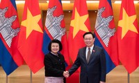 Chủ tịch Quốc hội Vương Đình Huệ hội đàm với Chủ tịch Quốc hội Campuchia