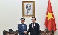 Phó Thủ tướng đề nghị Samsung hỗ trợ Việt Nam đào tạo 50.000 kỹ sư bán dẫn