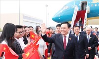 Chủ tịch Quốc hội đến Thủ đô Bắc Kinh, bắt đầu chuyến thăm chính thức Trung Quốc