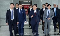 Chủ tịch Quốc hội Vương Đình Huệ thăm Khu thí điểm thương mại tự do ở Trung Quốc 
