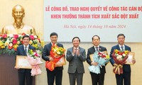 Công bố Nghị quyết của Ủy ban Thường vụ Quốc hội về công tác cán bộ và khen thưởng thành tích xuất sắc