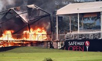 Các golfer nháo nhác tháo chạy vì cháy lớn trong đêm 