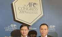 Phó chủ tịch Thường trực VFF Trần Quốc Tuấn (phải) và Uỷ viên Thường trực BCH VFF Trần Anh Tú.