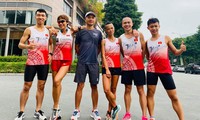 Đội hình Magic Stride mang áo đấu đặc biệt tại Tiền Phong Marathon