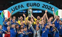 Hình ảnh vỡ òa trong hạnh phúc của đội tuyển Italia khi giương cao chức vô địch Euro 2020 