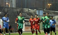 Thầy Park bị ‘quây’ khi đá bóng ma, tuyển thủ Việt Nam thoải mái chờ đấu Saudi Arabia 