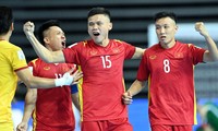 Đình Hùng (15) ghi bàn thắng duy nhất cho ĐT Futsal Việt Nam.