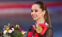 Nhan sắc &apos;vạn người mê&apos; của nữ thần trượt băng Nga vừa thoát án doping ở Olympic mùa đông
