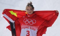 &apos;Công chúa tuyết&apos; Trung Quốc làm nên lịch sử tại Olympic mùa đông