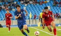 HLV U23 Thái Lan chúc mừng chức vô địch của U23 Việt Nam 