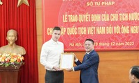 Thủ môn Nguyễn Filip xúc động trong ngày nhận quốc tịch Việt Nam 