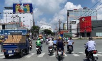 Dân Sài Gòn chen nhau ra đường trước giờ siết giãn cách
