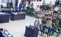 Bị cáo Nguyễn Duy Linh khai báo tại tòa.