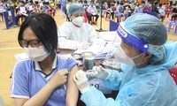 Sáng nay, Đà Nẵng tiêm vắc xin phòng COVID-19 cho học sinh lớp 8, 9 