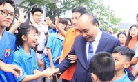 Chủ tịch nước dự Ngày hội tới trường cùng học sinh trường Hy Vọng