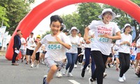 Đà Nẵng: Hàng ngàn người tham gia chạy bộ bên sông Hàn