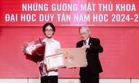 Đại học Duy Tân khai giảng năm học mới, tuyên dương thủ khoa