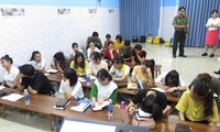 Các học viên tại trung tâm ngoại ngữ tổ chức truyền đạo trái phép. 