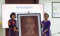 Tiếp nhận tác phẩm, tài liệu về Chủ tịch Hồ Chí Minh của cố họa sĩ Bùi Trang Chước 