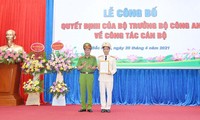 Thứ trưởng Bộ Công an Lê Quý Vương trao Quyết định điều động và bổ nhiệm Giám đốc Công an tỉnh Bắc Ninh cho Đại tá Bùi Duy Hưng