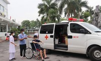 Các bệnh nhân COVID - 19 điều trị tai bệnh viện dã chiến ở Bắc Ninh xuất viện
