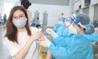 Cơ quan chức năng tỉnh Bắc Giang tiêm vắc xin phòng COVID - 19 cho công nhân