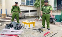 Lực lượng công an phát hiện hàng trăm vũ khí khi kiểm tra nơi tạm trú của đối tượng Trường