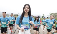 Người đẹp Hoàng Hương Giang gây sự chú ý của nhiều người tại giải chạy.