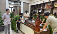 Cơ quan CSĐT Công an tỉnh Bắc Giang tiến hành khám xét khẩn cấp nơi làm việc của đối tượng Mạc Đăng Thanh