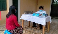Người dân đến khai báo y tế với cơ quan chức năng tỉnh Bắc Ninh
