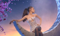Ariana Grande đẹp như &quot;tiên tử&quot;, chiếm trọn spotlight khi The Voice US công bố teaser