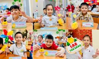 Thầy cô ngôi trường tè học tập Phan Đình Giót tổ chức triển khai lễ đón những bé bỏng &quot;gà con&quot; lớp 1 hí hửng tưng bừng