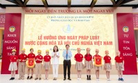 Hà Nội: Học sinh trường Tiểu học Tràng An hưởng ứng Ngày Pháp luật Việt Nam