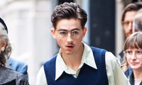 Timothée Chalamet được khen hết lời khi xuất hiện với tạo hình &quot;ông chú U30&quot;