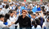 Á quân Vietnam Idol 2023 về thăm trường cũ, giao lưu với teen Nguyễn Siêu