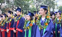 157 học sinh, sinh viên tiêu biểu của TP.HCM dâng hoa, báo công Chủ tịch Hồ Chí Minh