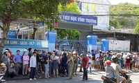 Nha Trang: Nhiều học sinh có biểu hiện ngộ độc sau khi ăn sáng ở cổng trường, 1 em tử vong