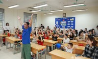 Một ngày làm học sinh lớp 1: Các bạn nhỏ thích mê các hoạt động ở trường Tiểu học Phương Mai