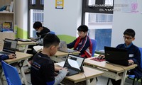 Tekmonk Coding Olympiad: Thí sinh hồi hộp thực hiện bài thi, phụ huynh tìm hiểu về AI