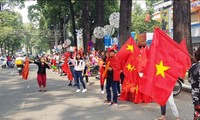 Đường phố Sài Gòn rợp cờ hoa trước chung kết của U23 Việt Nam