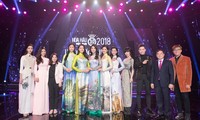 Đại diện ban tổ chức, nhà tài trợ cùng một số thí sinh Người đẹp nhân ái HHVN 2018.