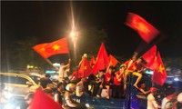 Cổ động viên Sài Gòn trắng đêm mừng Việt Nam vô địch AFF Cup