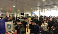 Những ngày cao điểm, lượng khách đến sân bay Tân Sơn Nhất tăng đột biến.
