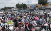 Cửa ngõ Sài Gòn kẹt xe kinh hoàng do tai nạn chết người