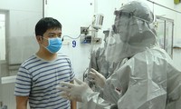 Cận cảnh quá trình điều trị cho bệnh nhân người Trung Quốc nhiễm virus corona