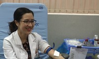 Bác sĩ bệnh viện Từ Dũ tham gia hiến máu mùa dịch Covid-19