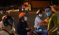 Tối 31/5, quận Gò Vấp, TPHCM đã tái lập 10 chốt kiểm soát người và phương tiện ra vào địa phương sau khi thực hiện giãn cách theo chỉ thị 16 để phòng chống dịch bệnh COVID-19.