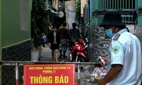 Sáng 1/6, chính quyền quận Phú Nhuận, TPHCM đang phong tỏa chợ Phú Nhuận và ba con hẻm xung quanh để phun khử khuẩn, điều tra, truy vết một trường hợp nghi mắc COVID-19 cư ngụ trên địa bàn. 