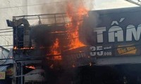 Tiệm cơm tấm ở TPHCM cháy ngùn ngụt, cả khu dân cư náo loạn