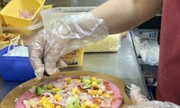 Pizza giải cứu thanh long đắt hàng tại Hà Nội